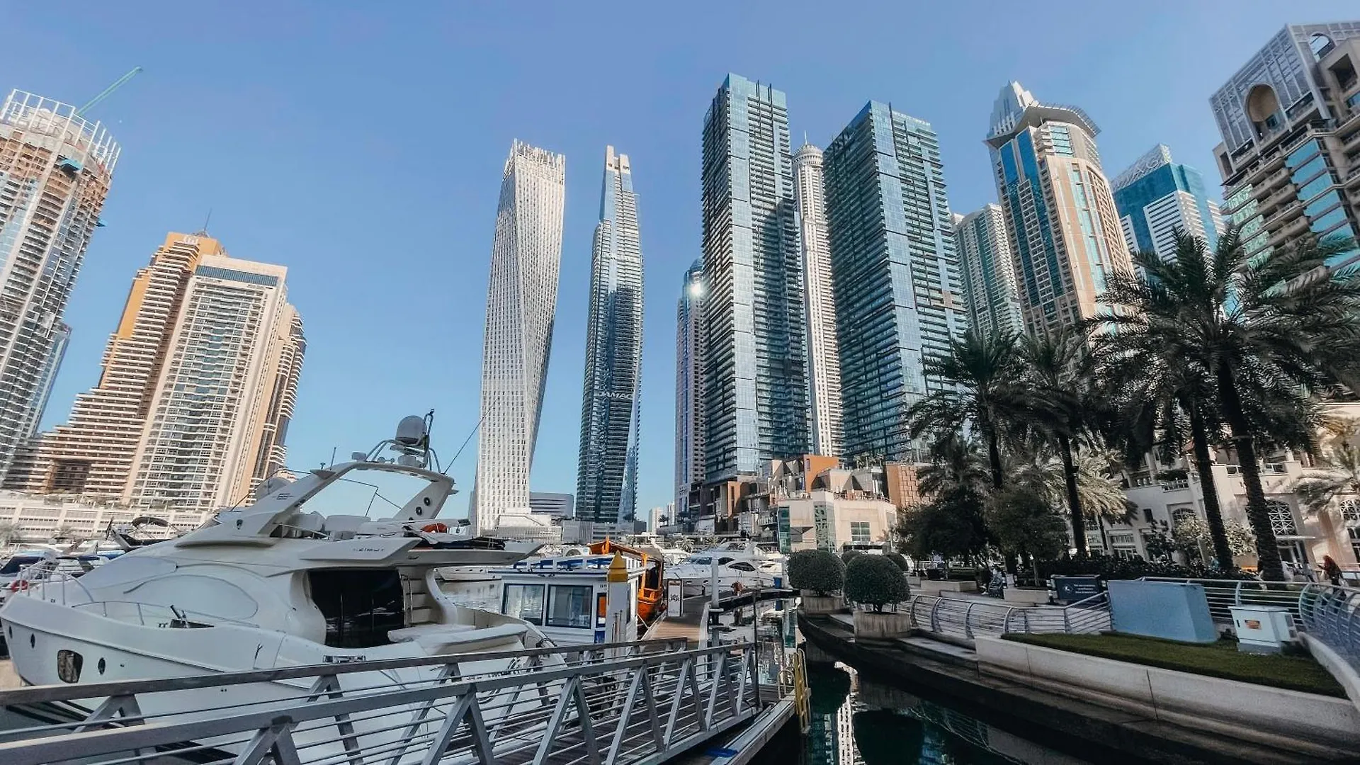 Savor Marina Views From The 64Th Floor Aparthotel Dubai
